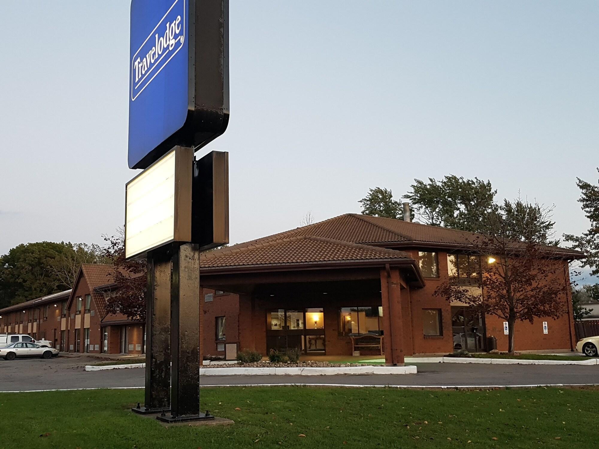 Travelodge By Wyndham Welland Exterior photo